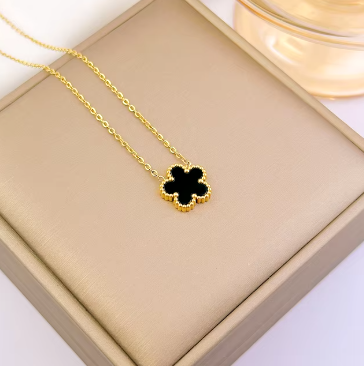 Clover Statement Necklace Gold / Black